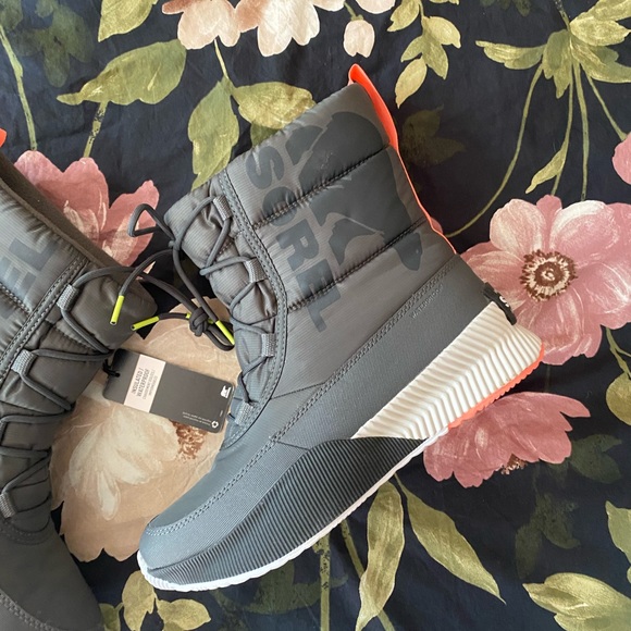 NEW Sorel Out N About III Puffy Lace Boot - Picture 3 of 12